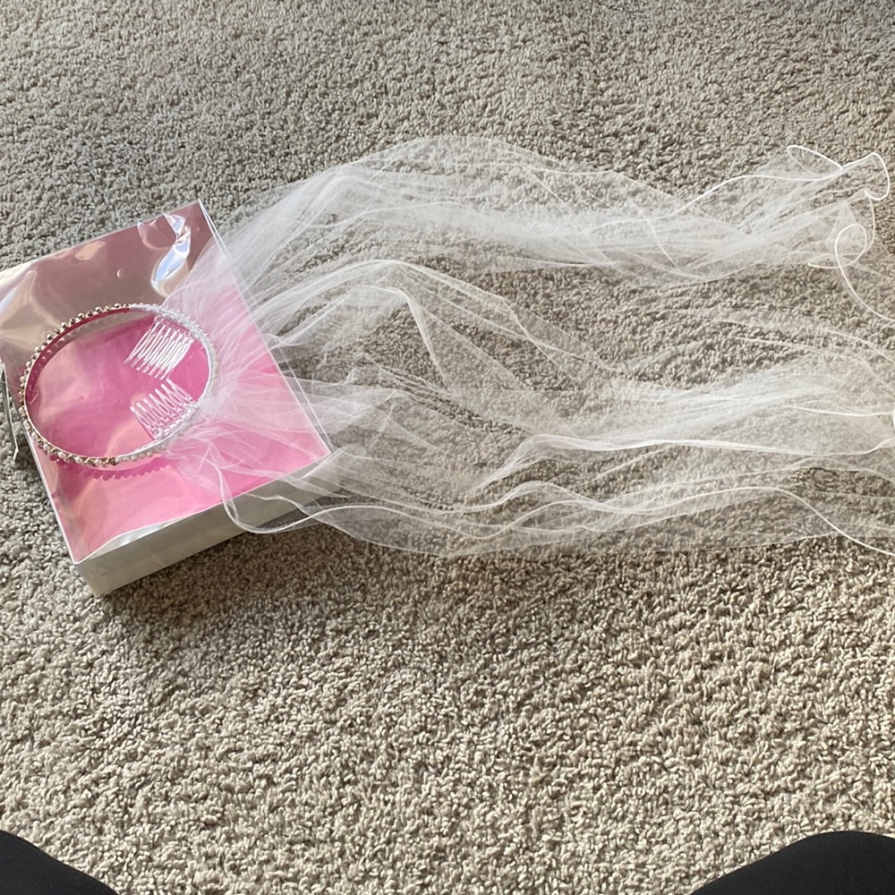 NWT girls veil with beaded headpiece